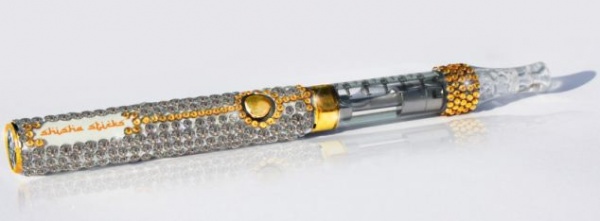 Read more about the article World’s most expensive e-cigarette is made of diamonds, costs $900,000